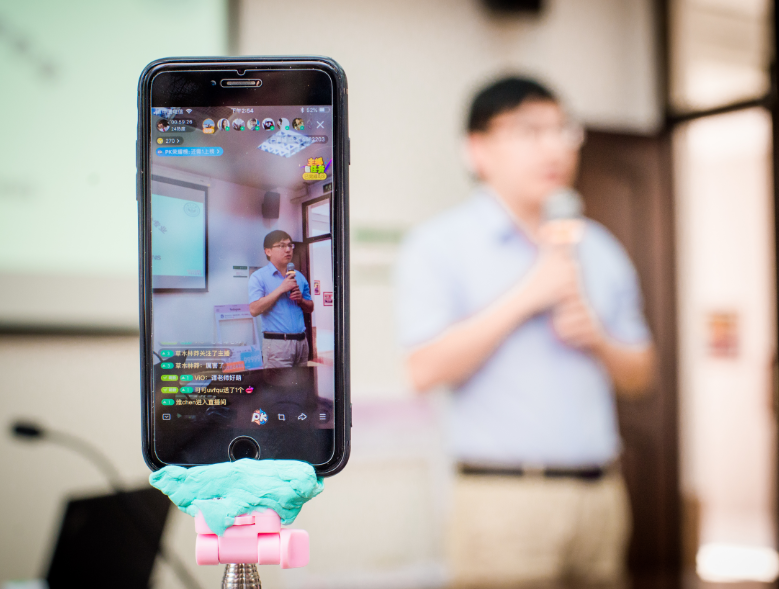 lian_jie_hai_nei_wai_de_zhi_bo_jian_